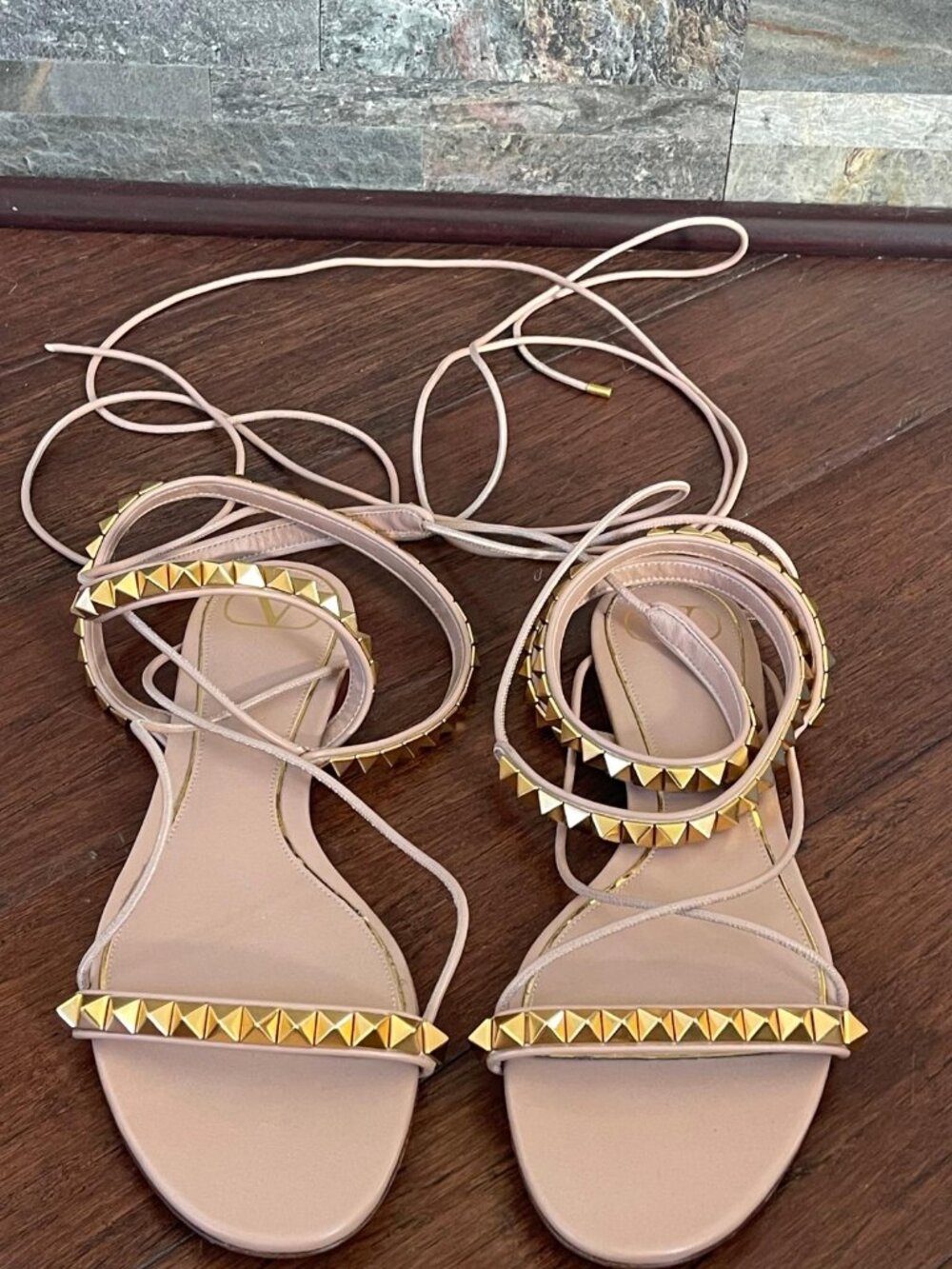 Valentino Garavani Rockstud Leather Sandals – Rose – EU 42